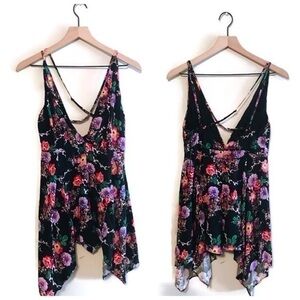 LF SEEK the Label Black Floral Plunge Romper NWT